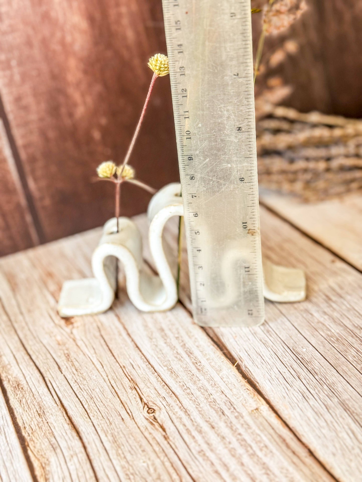Decorative wavy Ceramic Floral Stand