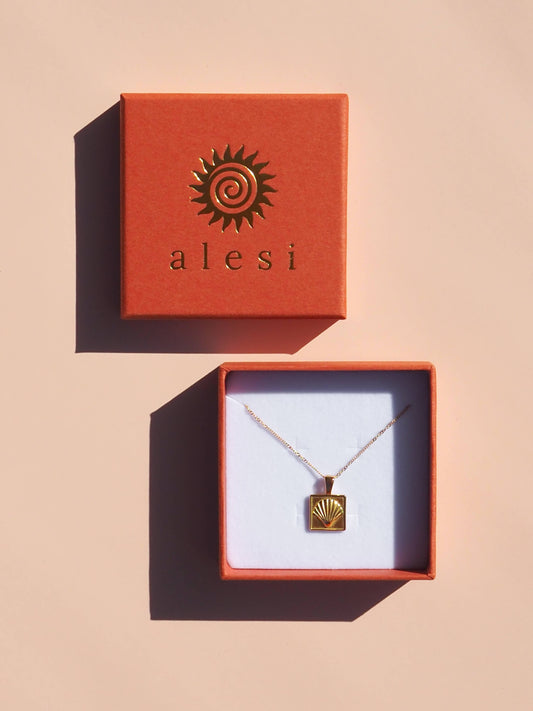 Seashell Scallop Pendant Necklace 18K Gold