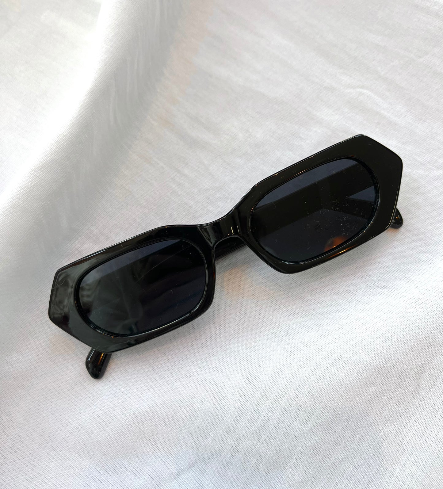 Late Checkout Sunnies- Black