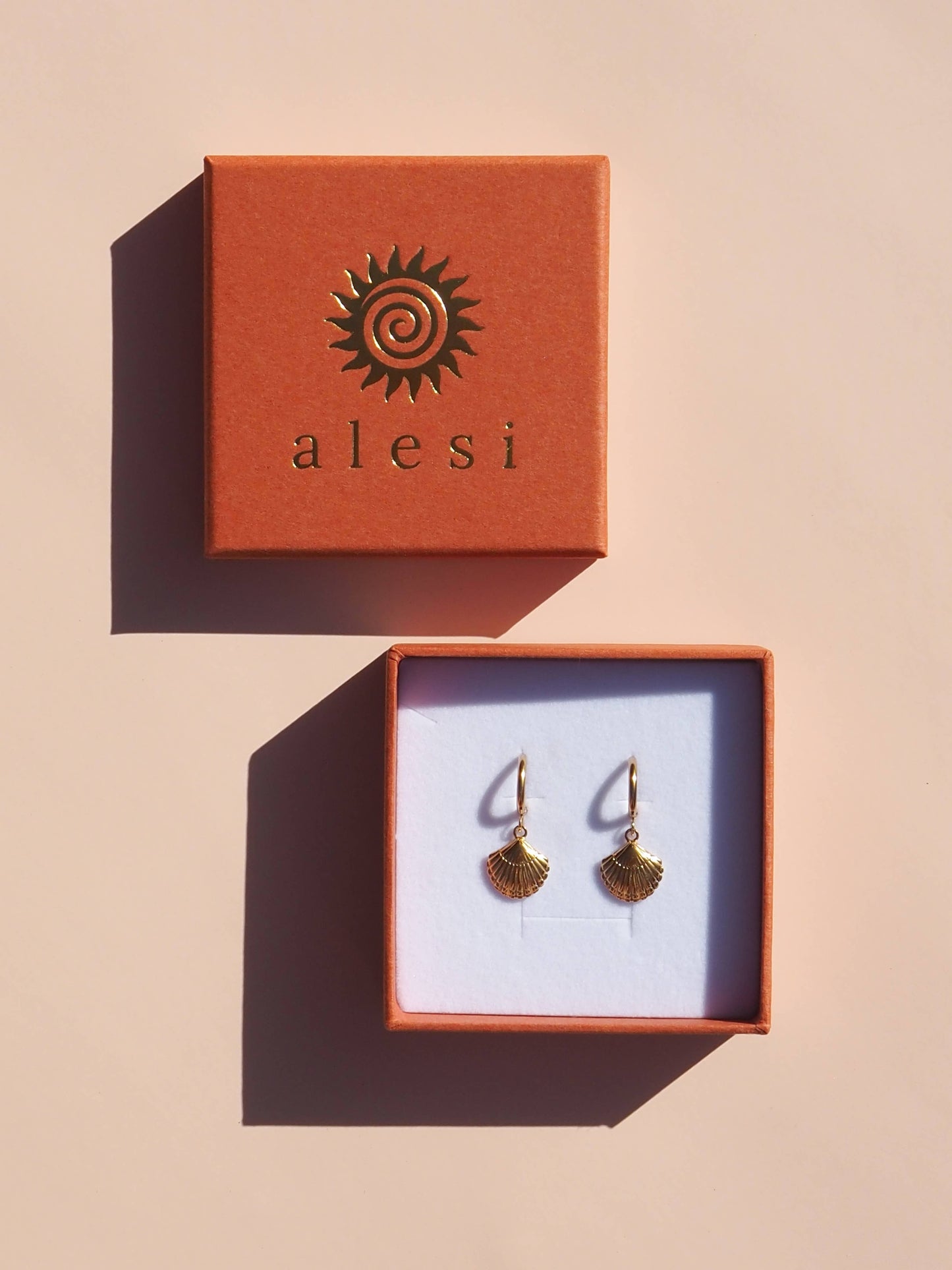 18K Gold Seashell Scallop Earrings