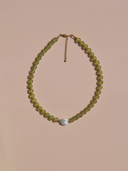 Freshwater Keshi Pearl with Green Glass Bead Beaded Necklace: (Gold) 18K Gold over Stainless Steel