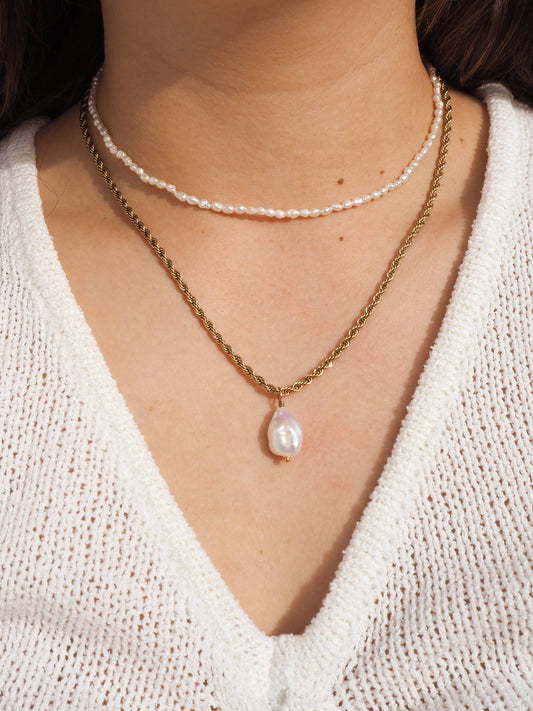 18K Gold Freshwater Rice Pearl Necklace: (Gold) 18K Gold over Stainless Steel