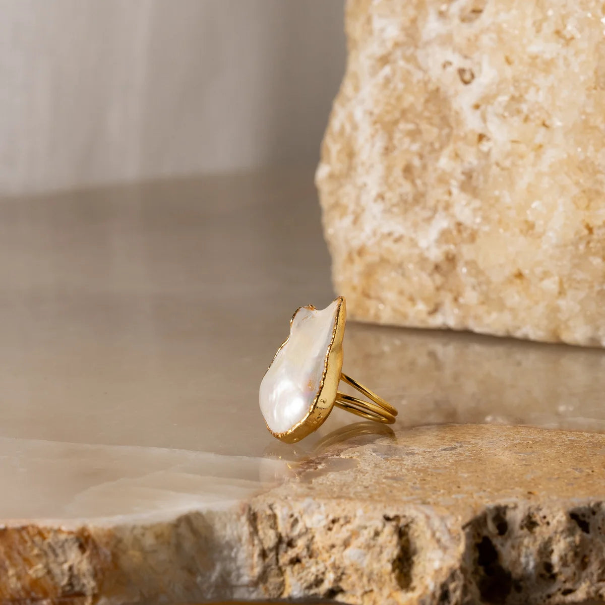 NITSA BAROQUE PEARL RING ADJUSTABLE