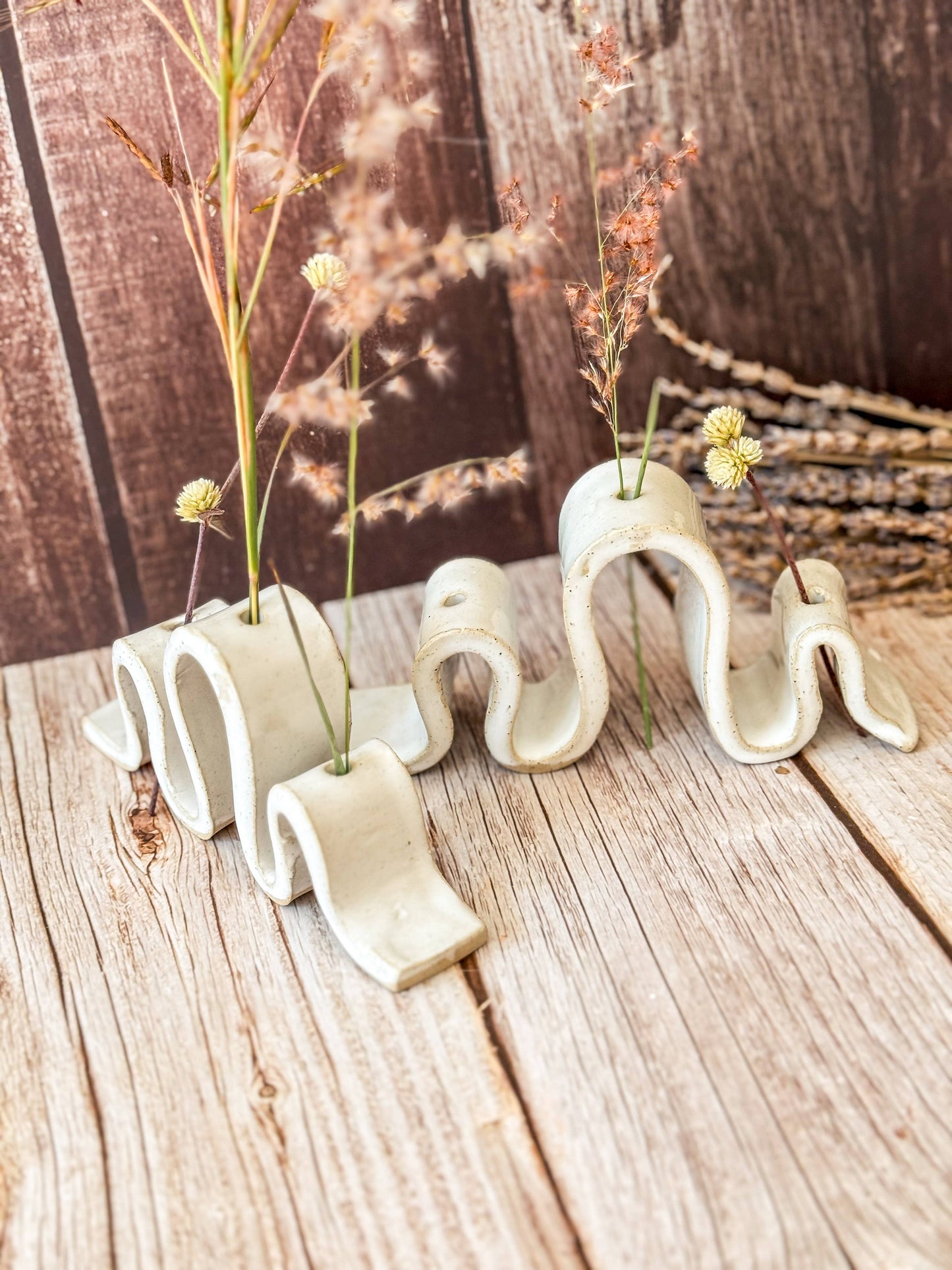 Decorative wavy Ceramic Floral Stand 