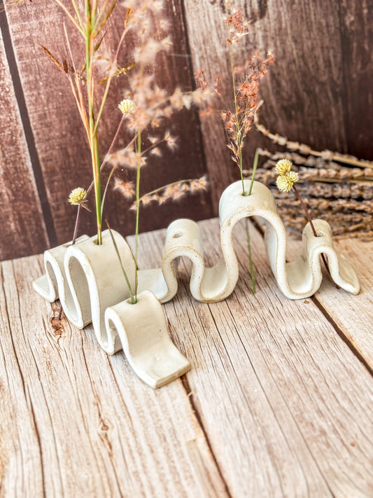 Decorative wavy Ceramic Floral Stand 