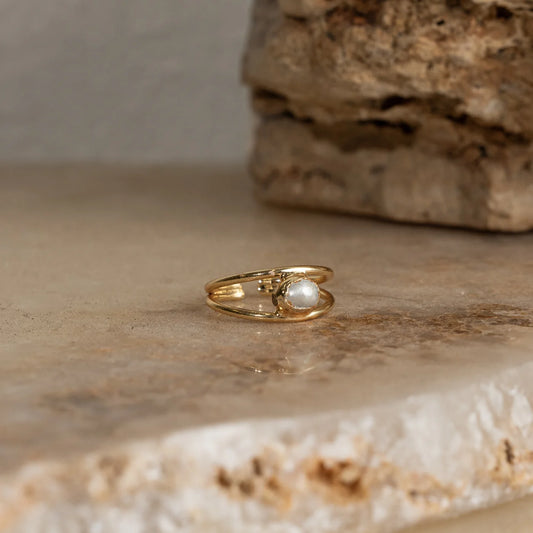Denys Pearl Adjustable Ring