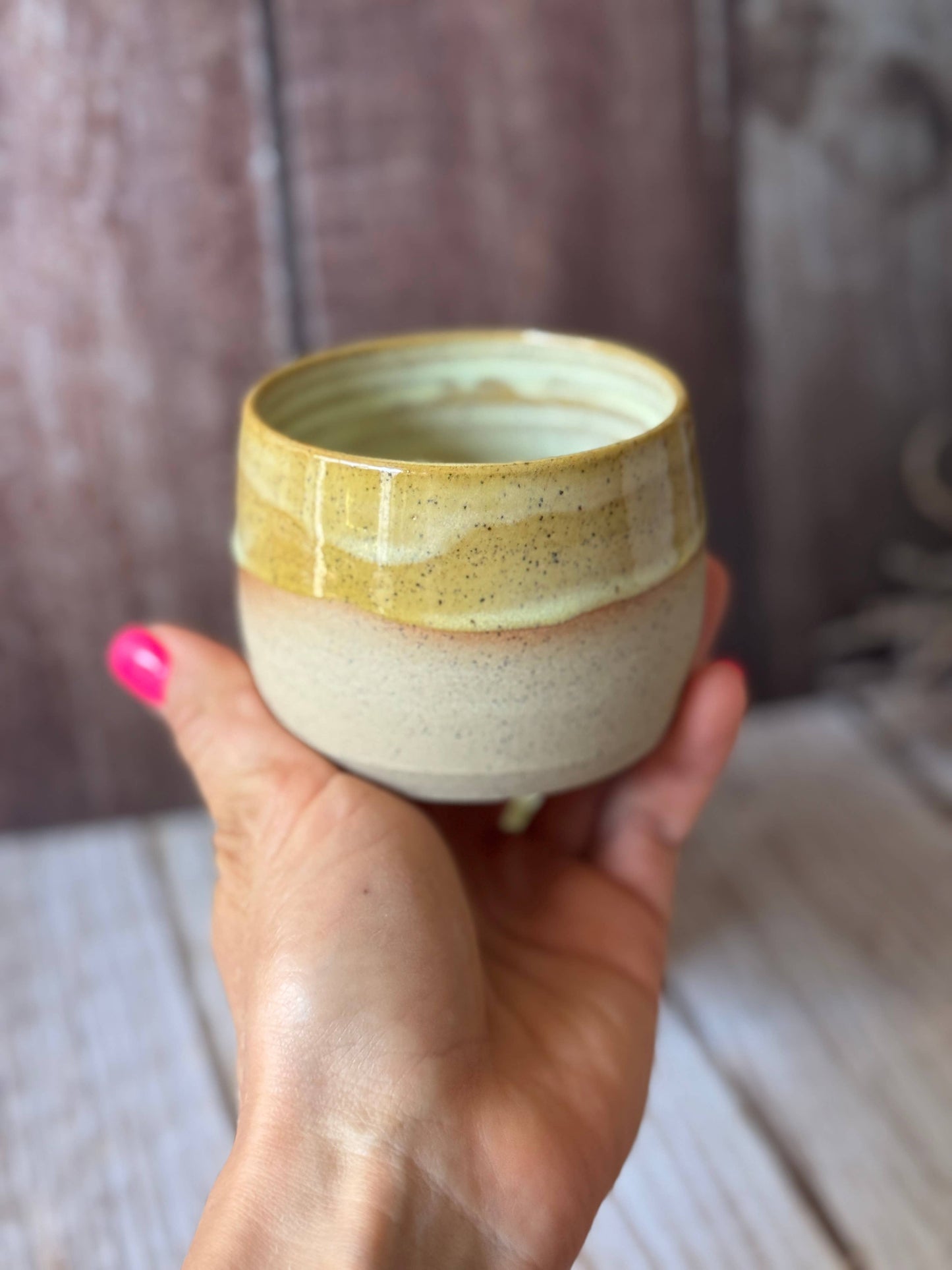 Mini hug mug in Yellow
