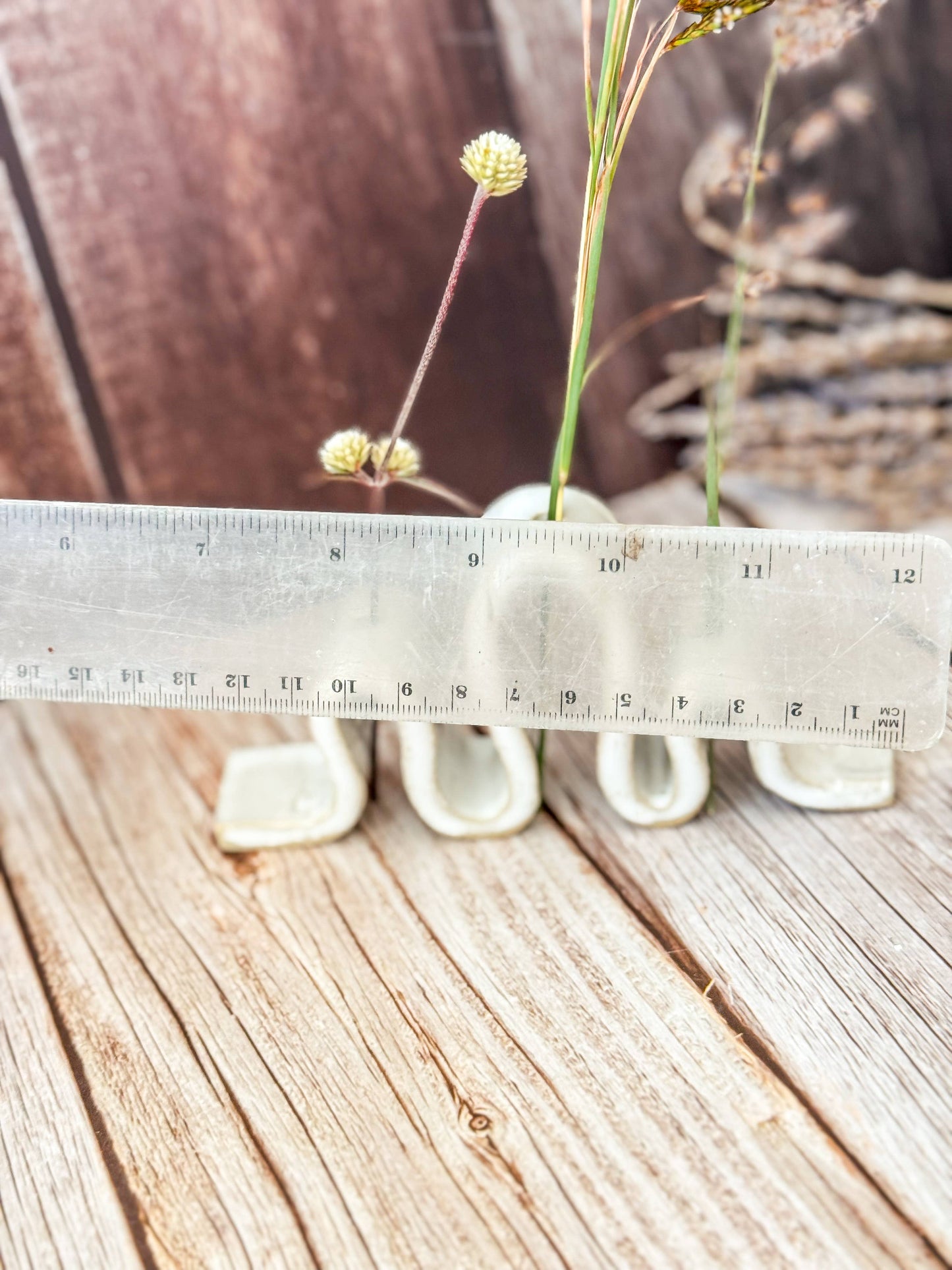 Decorative wavy Ceramic Floral Stand 