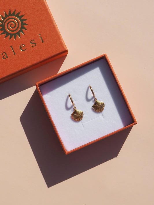 18K Gold Seashell Scallop Earrings