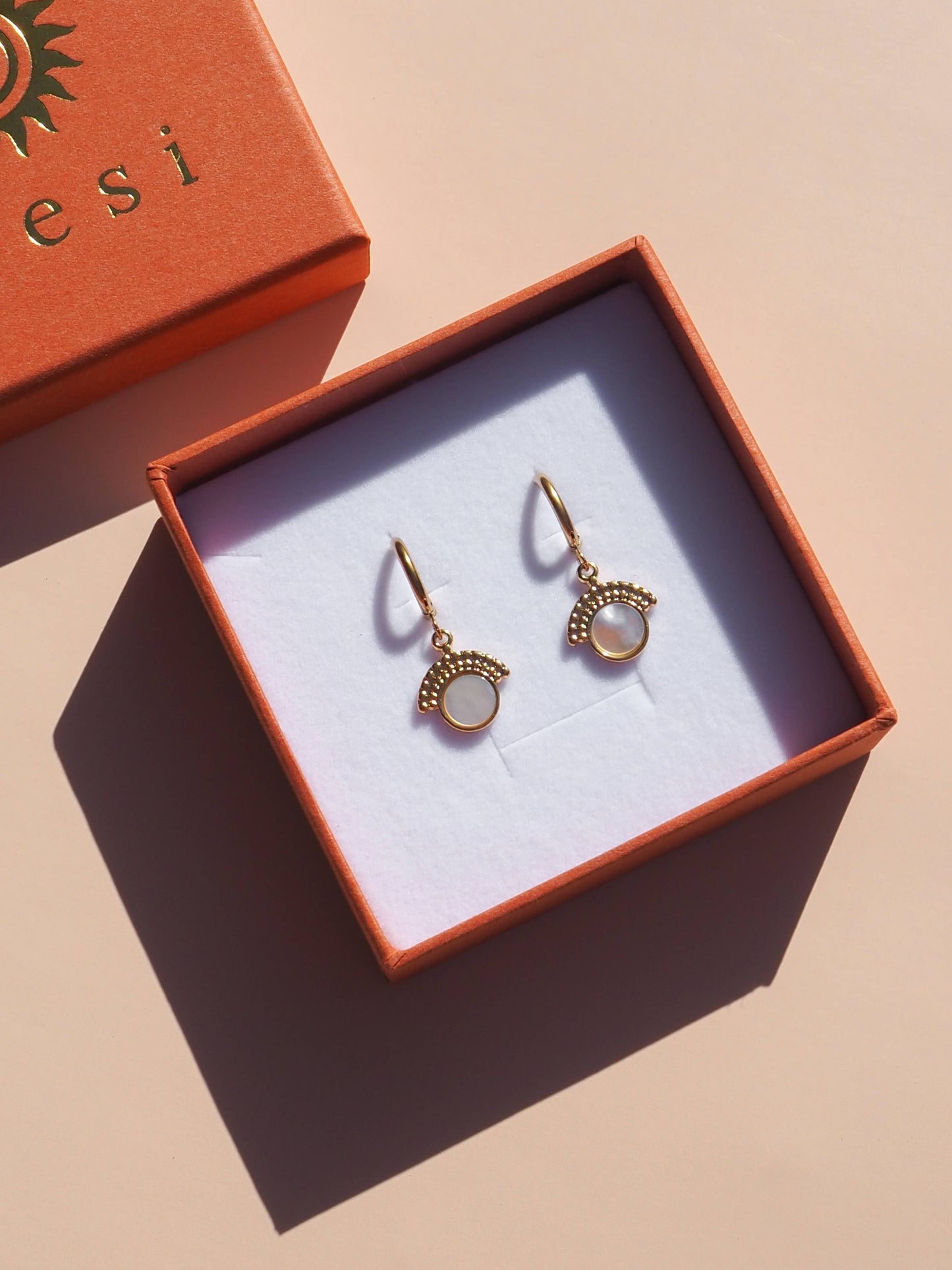 Mother of Pearl Circular Pendant Earrings 18K Gold